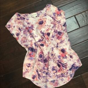 Short sleeve floral top